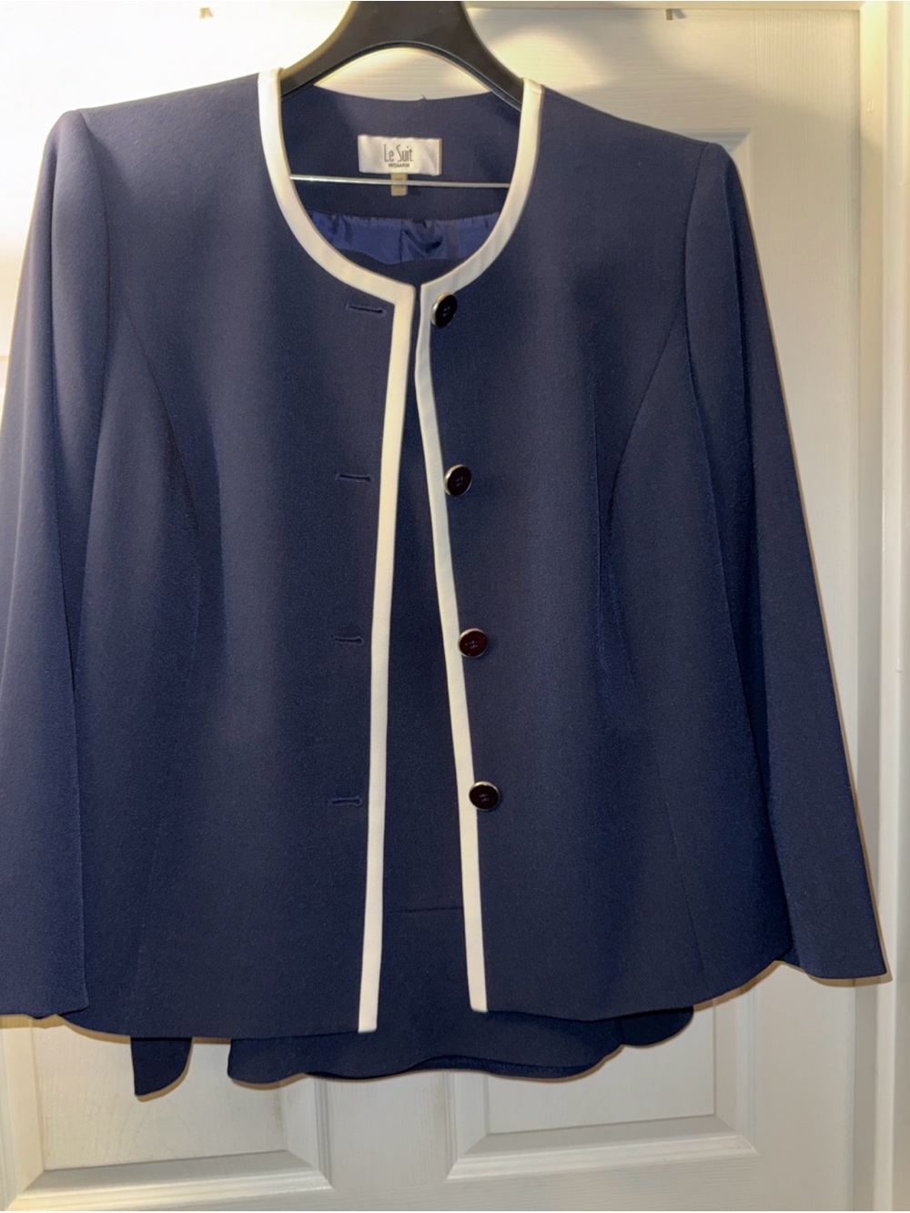 NWT Le Suit Blazer and Skirt Set